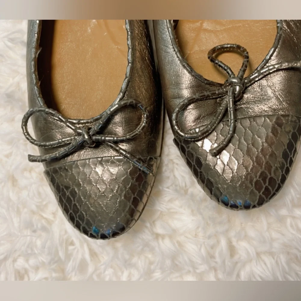 Stuart Weitzman - Picture 2 of 4